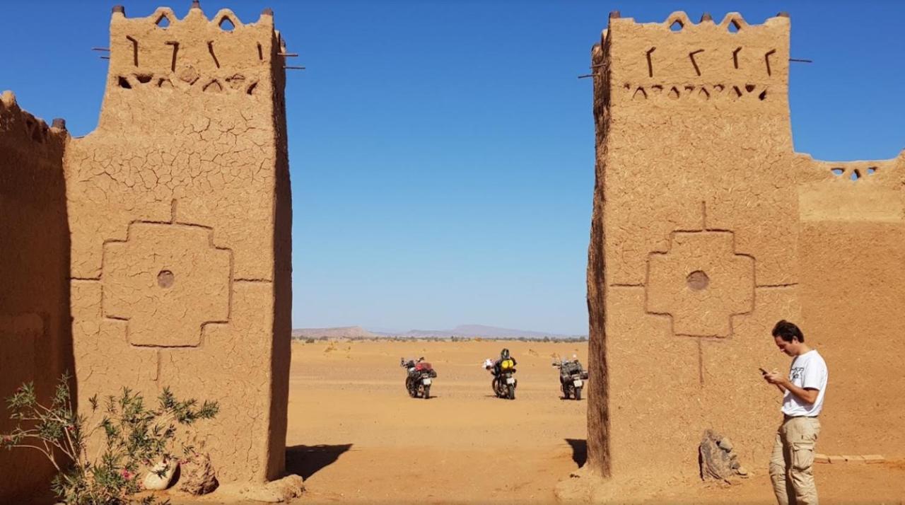 Auberge Dinosaur Kem Kem Tafraoute Sidi Ali Exterior foto
