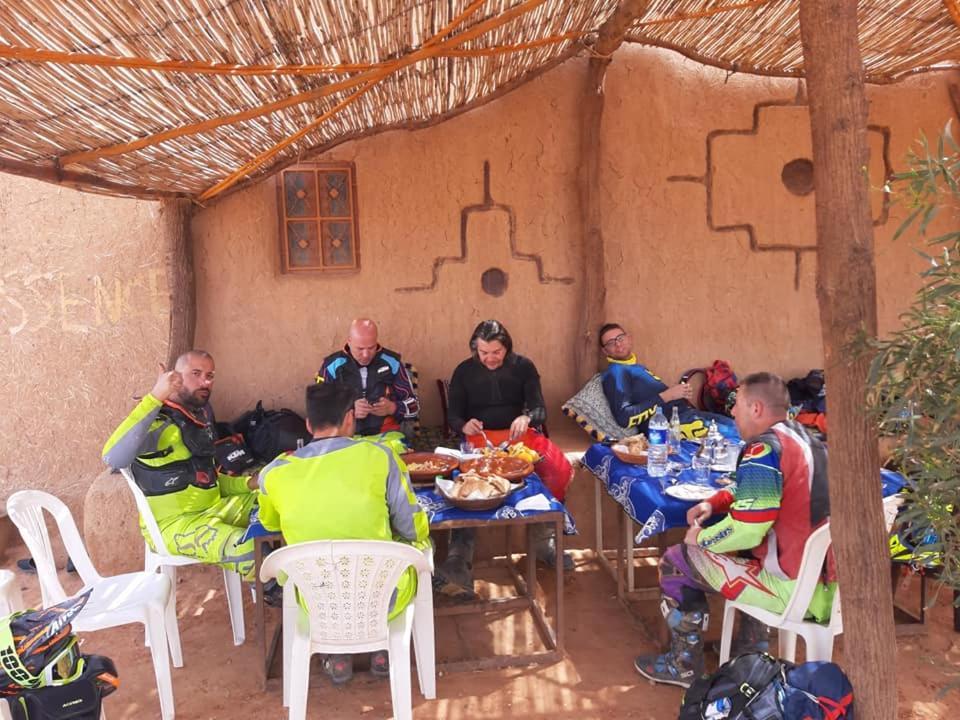 Auberge Dinosaur Kem Kem Tafraoute Sidi Ali Exterior foto