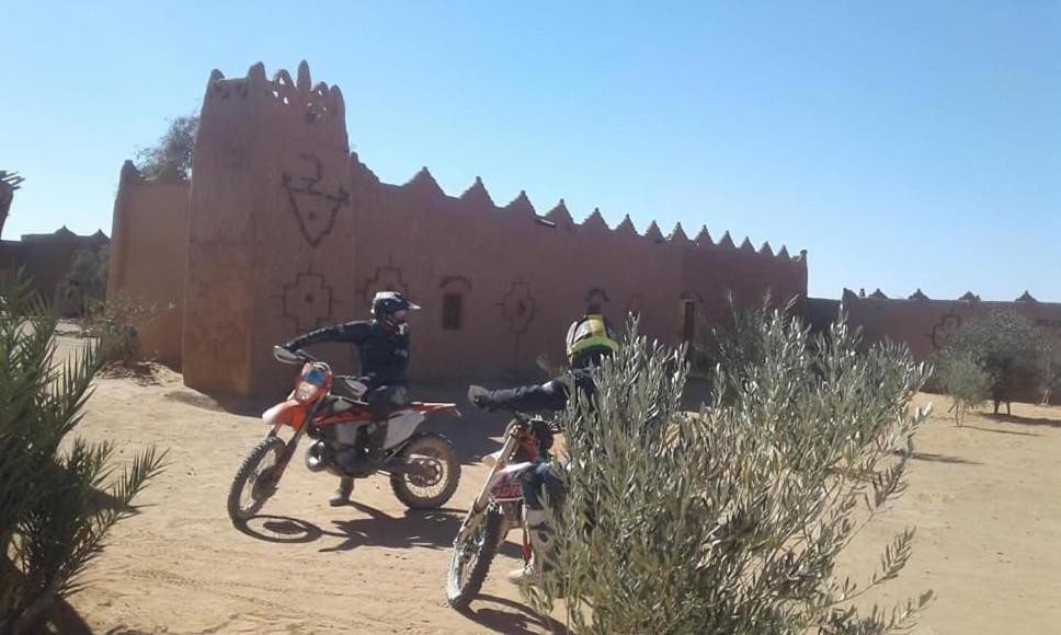 Auberge Dinosaur Kem Kem Tafraoute Sidi Ali Exterior foto